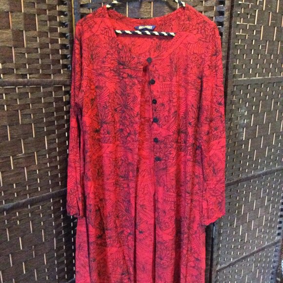 Ladies Medium - Long Red Floral/Bird Top w/ Side Splits and Tails - Picture 1 of 4